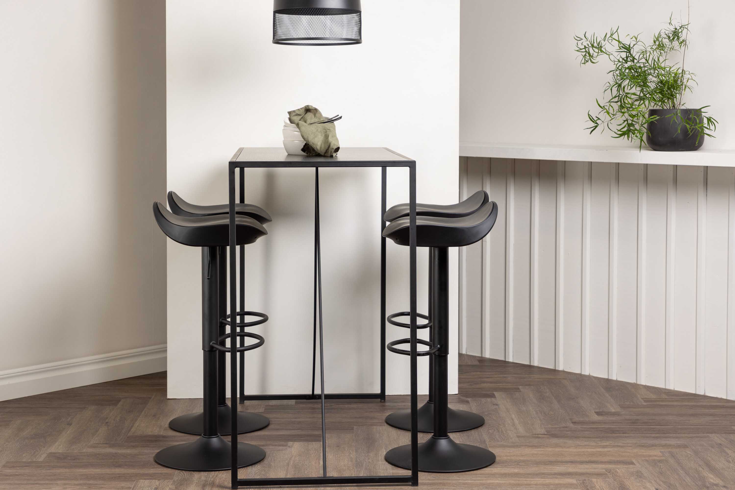 Brea & Adesto bargrupp