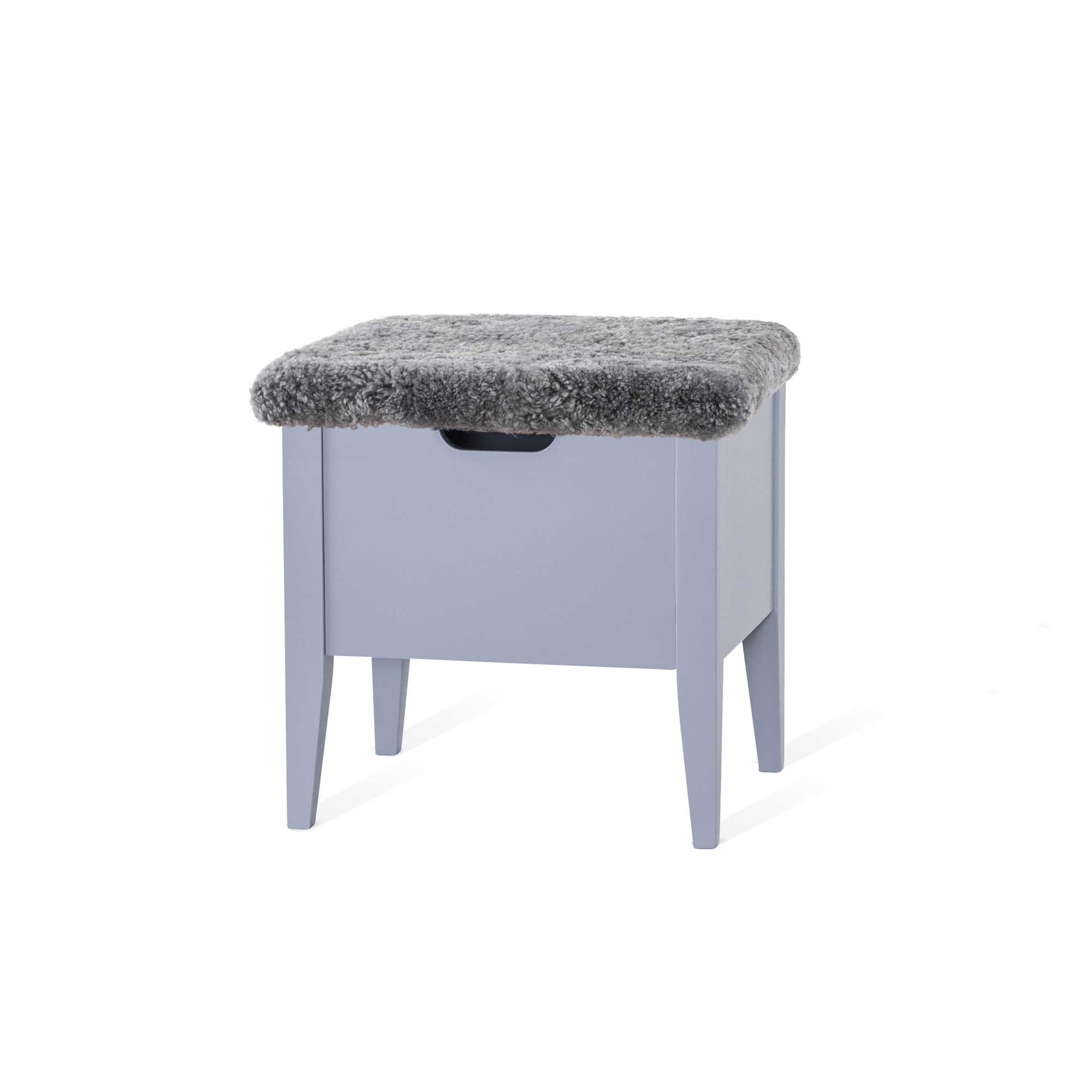 Torkelson Klinte bänk Grålack/fårskinn 45 cm