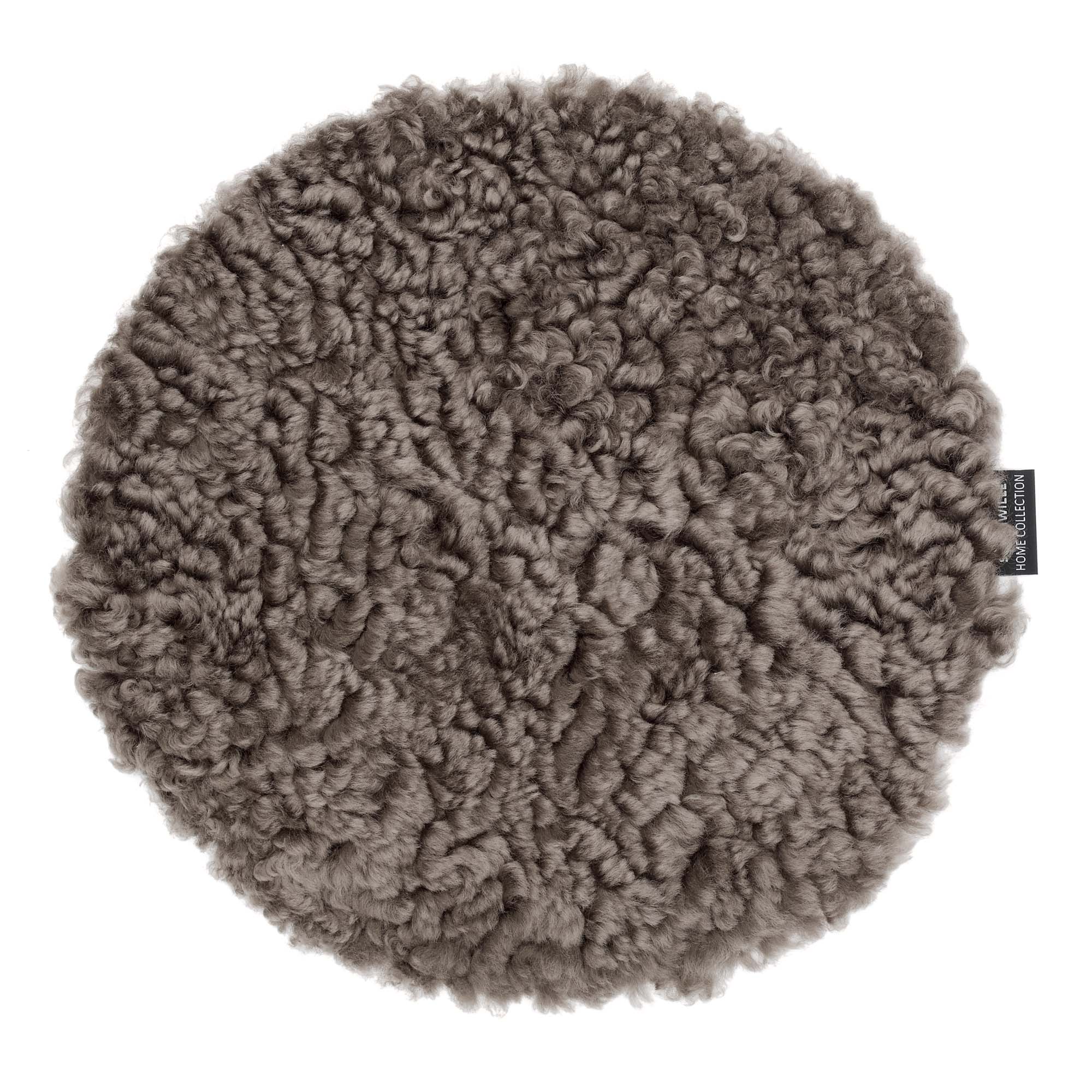 Skinnwille Curly sittdyna Sand/brun 34 cm