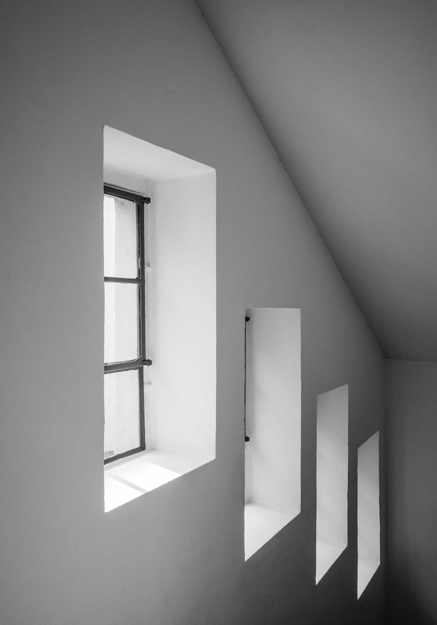 Venture Design Windows poster 21 x 30 cm Svart/vit